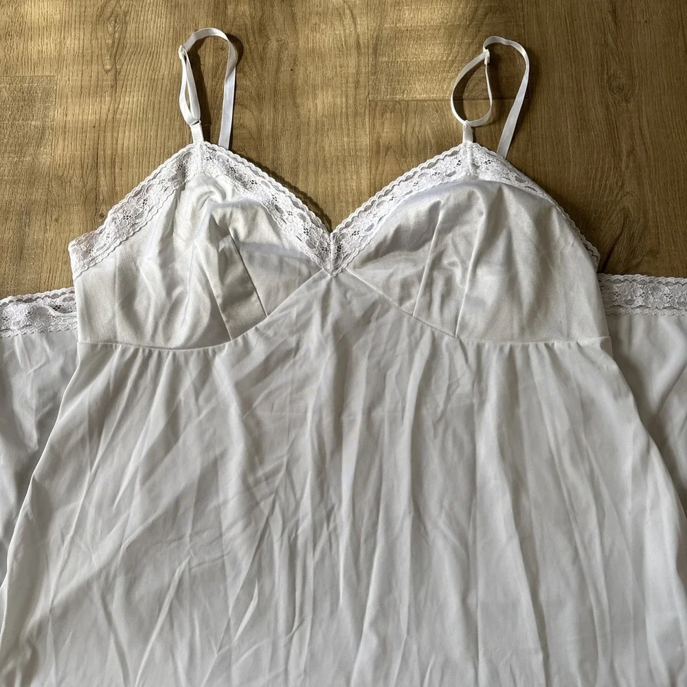 VNTG Vanity Fair Size 42 22